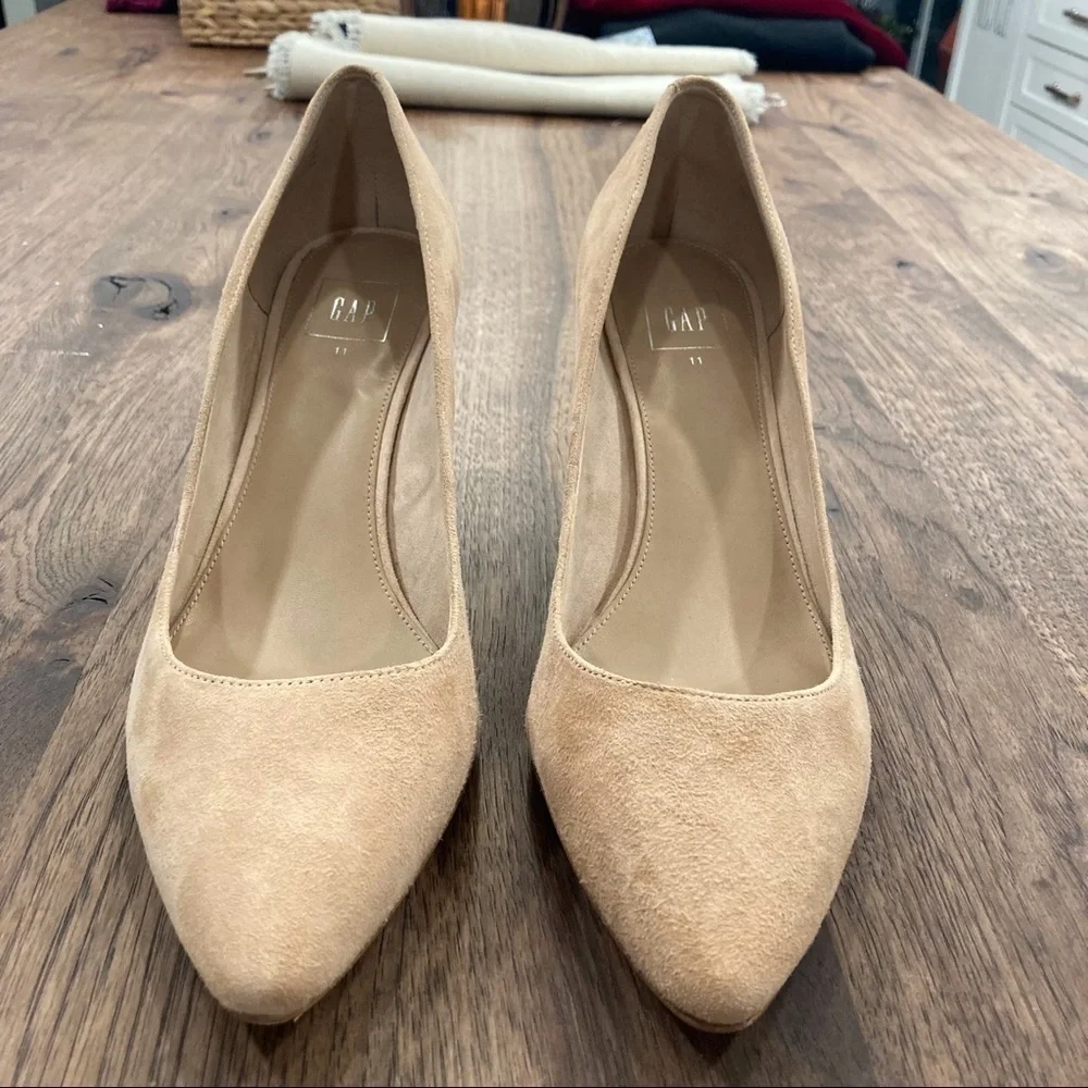 Gap sz 11 tan suede pointy toe pumps heels